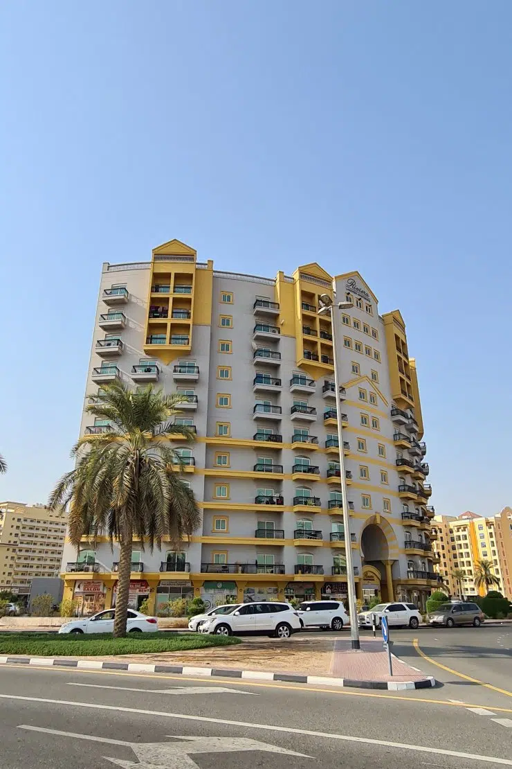 Riviera Lakeview Apartments, International City in Dubai