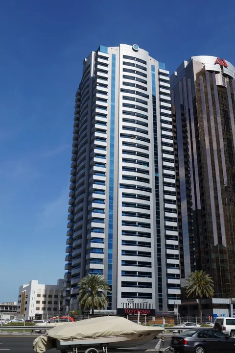 Sahara Tower, Sheikh Zayed Road in Dubai