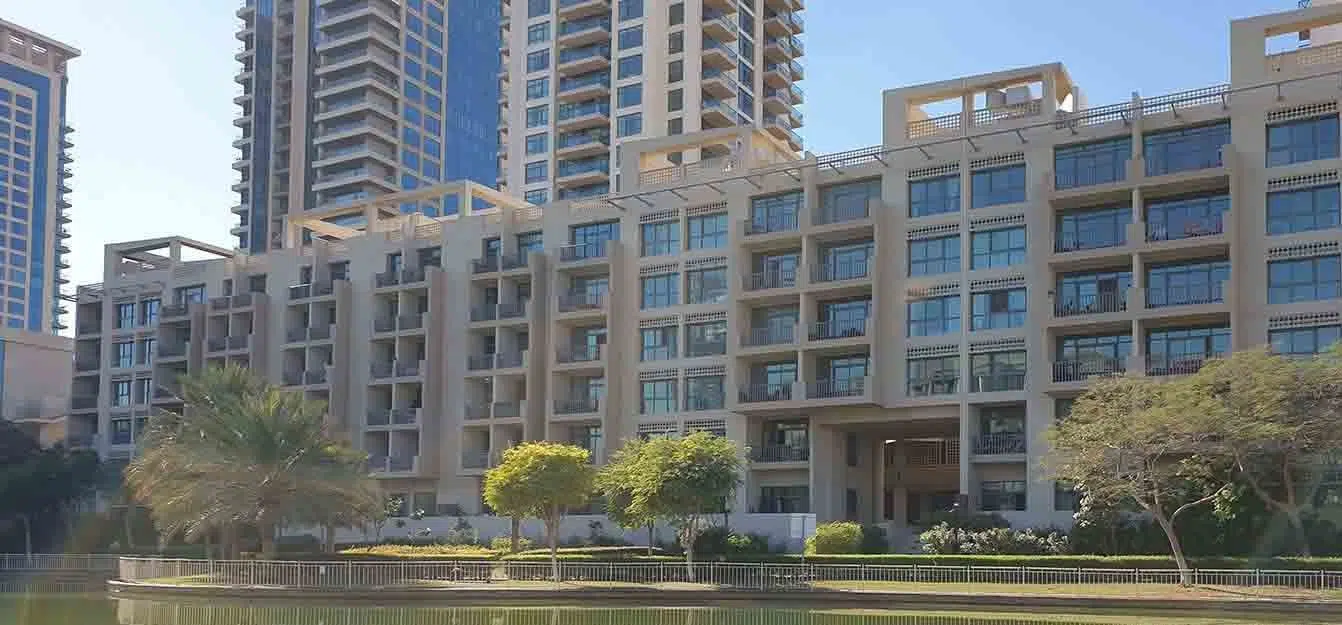 Canal Apartments, The Views