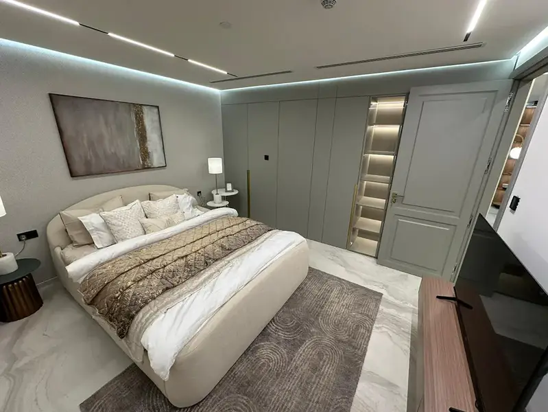 48 Parkside - Image 6