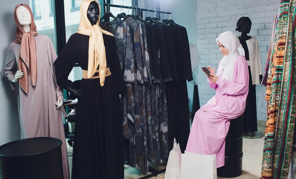 Arab Woman Traditional Muslim Clothes Buys New Dress Oriental Store Large