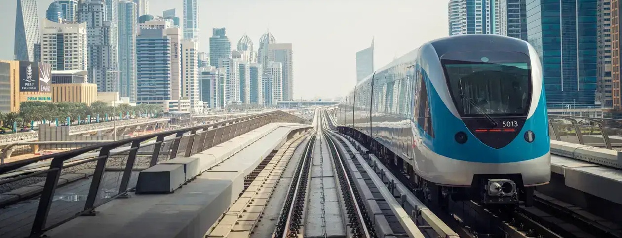 Top 5 Most Scenic Train or Bus Routes in the UAE – 2025 Travel Guide