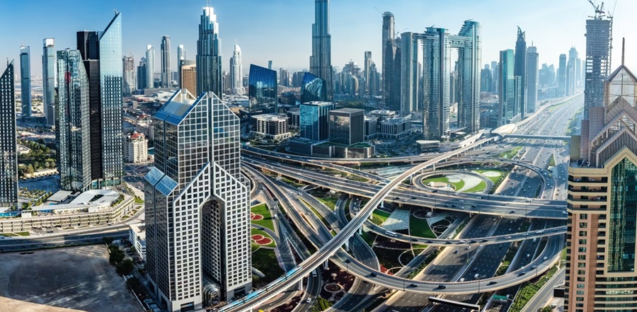 Is It Better to Buy With Cash or a Mortgage in 2026?